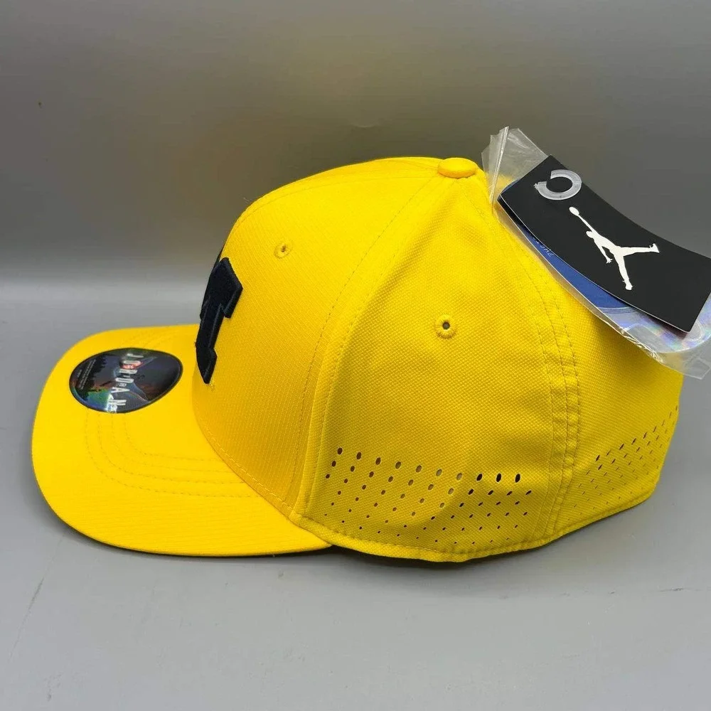 Air Jordan x Michigan Wolverines Dri-Fit Hat Men‎ M-L Jumpman Stretch Fitted New
